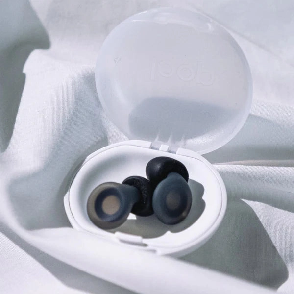 Loop Dream earplugs 27 dB SNR review for severe noise disruption and long-haul flights.